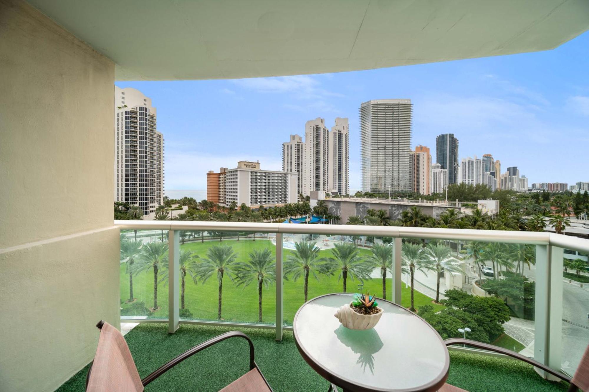 Cozy Ocean Views Condo With Pool & Tennis Court Sunny Isles Beach Exteriér fotografie