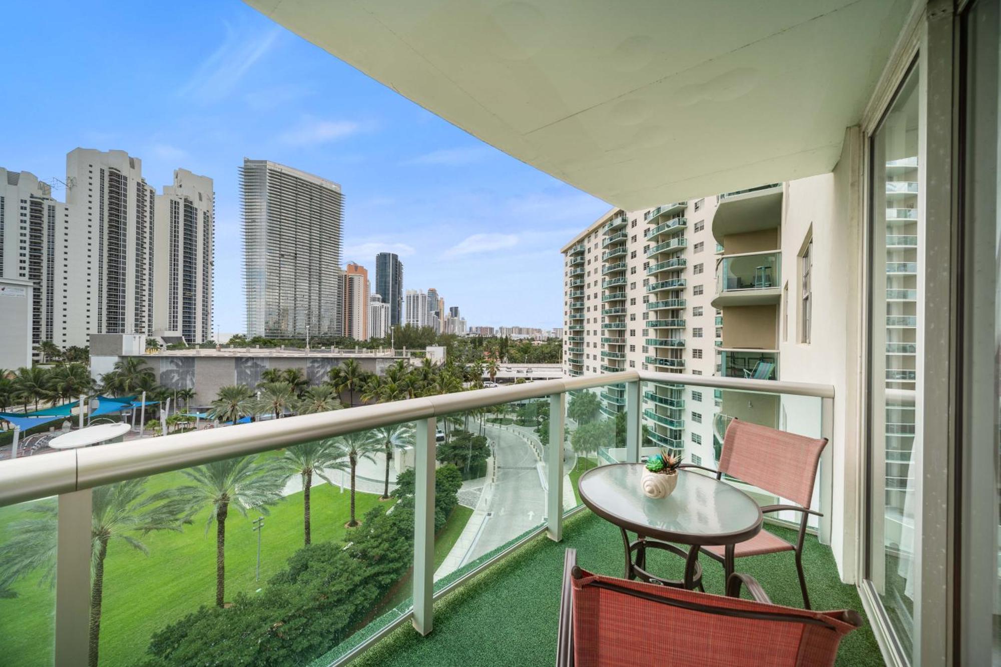 Cozy Ocean Views Condo With Pool & Tennis Court Sunny Isles Beach Exteriér fotografie